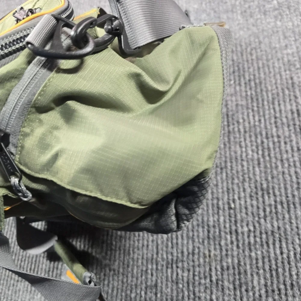 L.L. Bean Green Ripstop Duffle Bag Soft Case Adjustable Straps Men Travel Gym